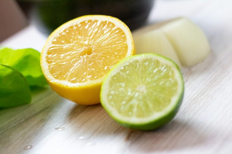 Limones frescos como ingrediente de cocina